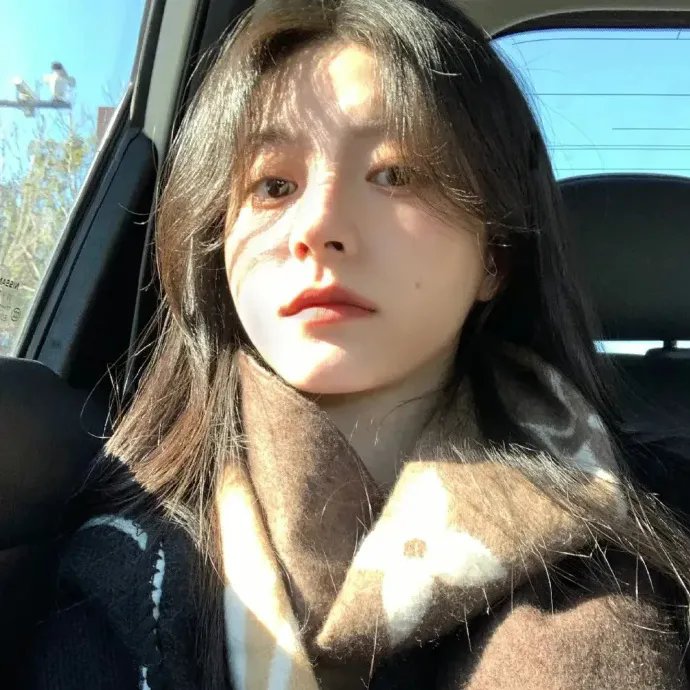 鲨皮男与蜜桃女